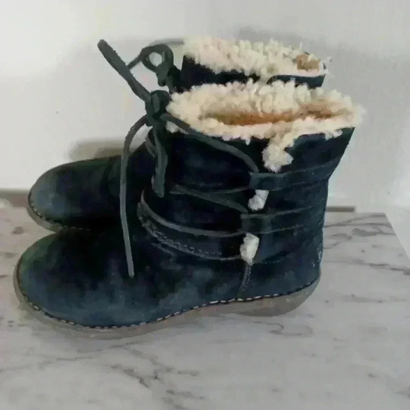 Ugg Women's Black Caspia Suede Boot 6 - Picture 4 of 16
